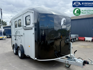 Cheval Liberte MAXI3 Herringbone Three Horse Trailer with Upgraded Storage Rack