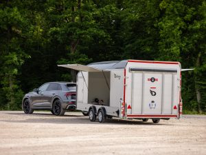 Debon Roadster C2000 Enclosed Car Transporter, 5.5m x 2.2m x 2.04m, Twin Axle, 3,500kg