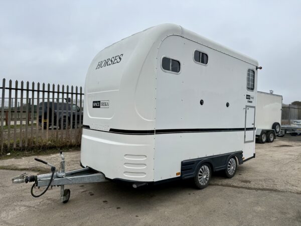 2018 Equi-Trek Space-Treka L - Image 2