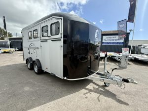 Cheval Liberte MAXI4 Herringbone Four Horse Trailer